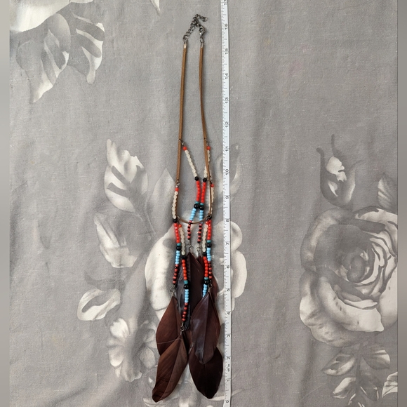 🌟3/$20🌟 Feather Beaded Necklace - Picture 4 of 4
